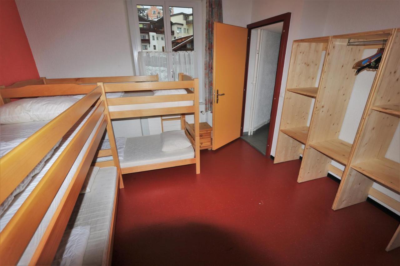 Juhui Hostel *